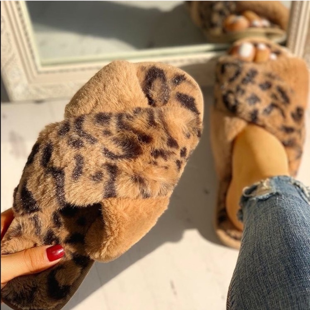 Sandals 🦁